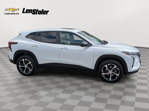 Used 2025 Chevrolet Trax RS w/ Sunroof Package FWD image 6