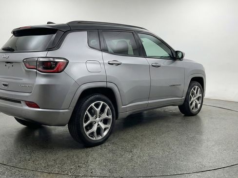 Used 2025 Jeep Compass Limited AWD/4WD image 9