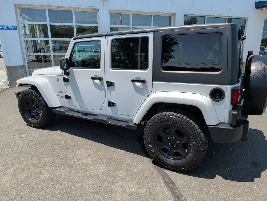 Used 2018 Jeep Wrangler Unlimited Sahara AWD/4WD image 7