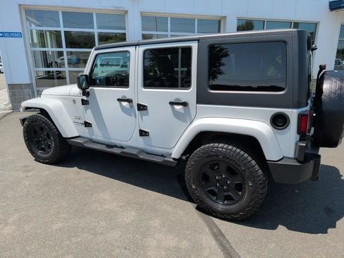 Used 2018 Jeep Wrangler Unlimited Sahara AWD/4WD image 7