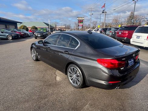 Used 2020 BMW 530i xDrive w/ Premium Package image 4