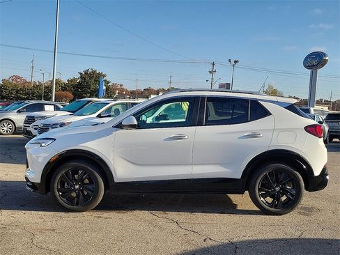 Used 2024 Buick Encore GX Sport Touring image 3