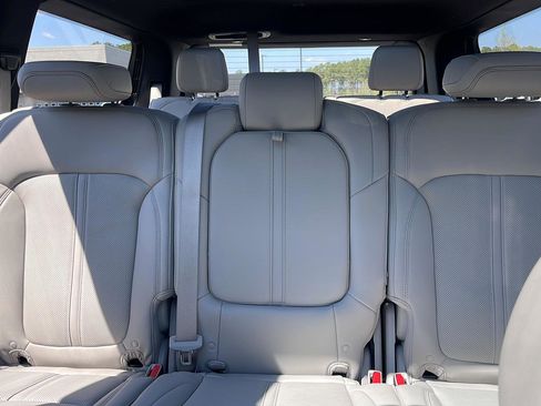 New 2026 Jeep Grand Wagoneer Summit w/ 8-Passenger Seating Package AWD/4WD image 25