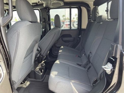 New 2025 Jeep Gladiator Willys image 18