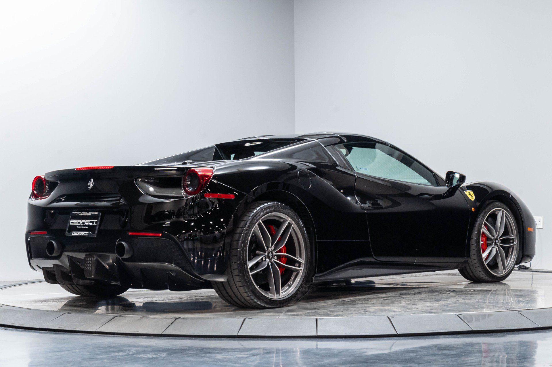 Used 2016 Ferrari 488 Spider RWD image 18