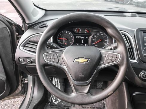 Used 2018 Chevrolet Malibu LT image 18