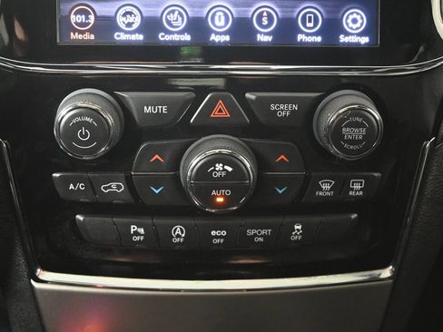 Used 2021 Jeep Grand Cherokee Laredo X image 30