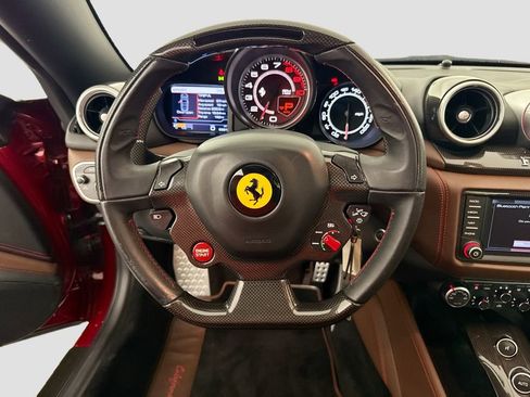 Used 2016 Ferrari California T RWD image 22