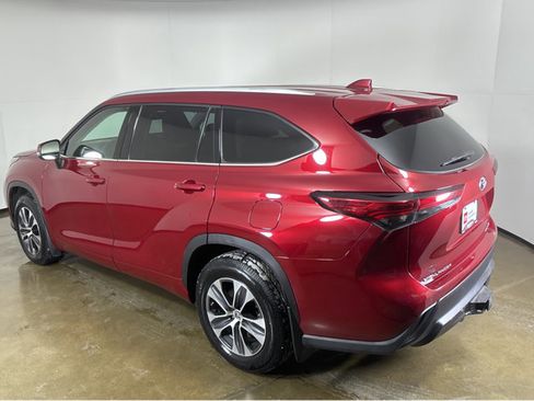 Used 2022 Toyota Highlander XLE image 18