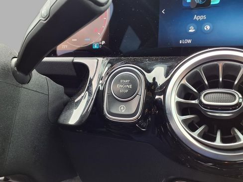 Used 2025 Mercedes-Benz GLA 250 image 8