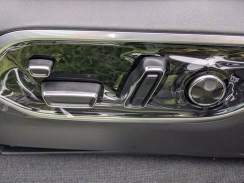 New 2025 Jeep Grand Cherokee Overland w/ Luxury Tech Group IV image 19