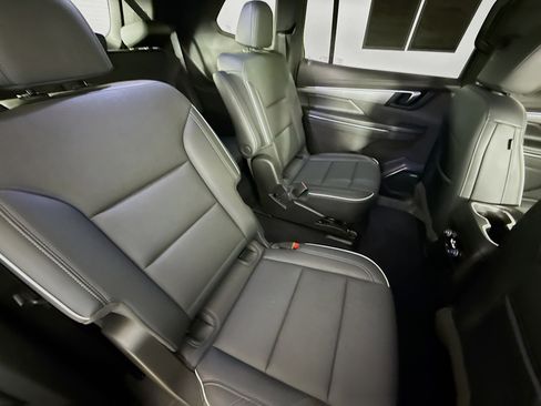 Used 2025 Buick Enclave Preferred image 36