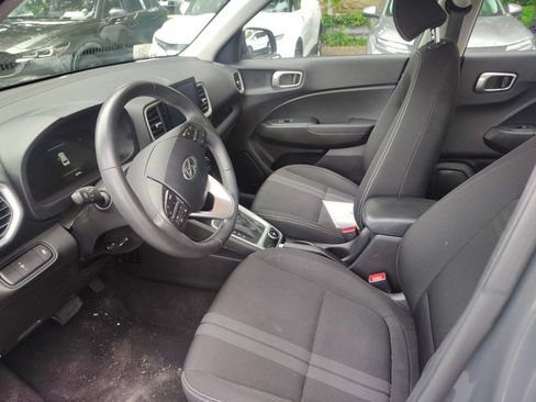 Used 2025 Hyundai Venue SEL FWD image 3
