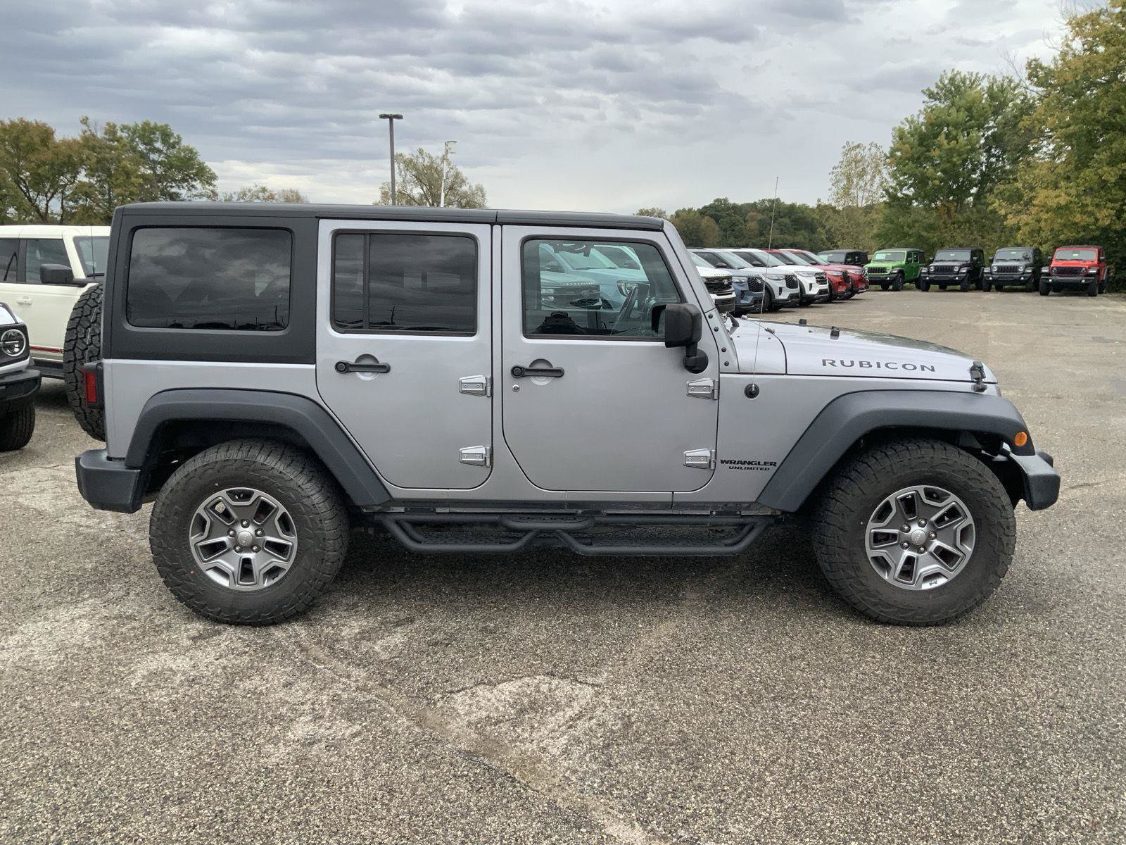 Used 2017 Jeep Wrangler Unlimited Rubicon w/ Cold Weather Group AWD/4WD image 12