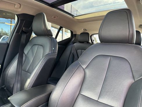 Used 2019 Volvo XC40 T5 Momentum image 35