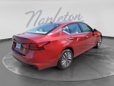 Used 2025 Nissan Altima 2.5 SV FWD image 7