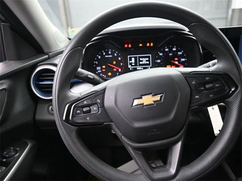 Used 2024 Chevrolet Trax LS w/ LS Convenience Package image 8