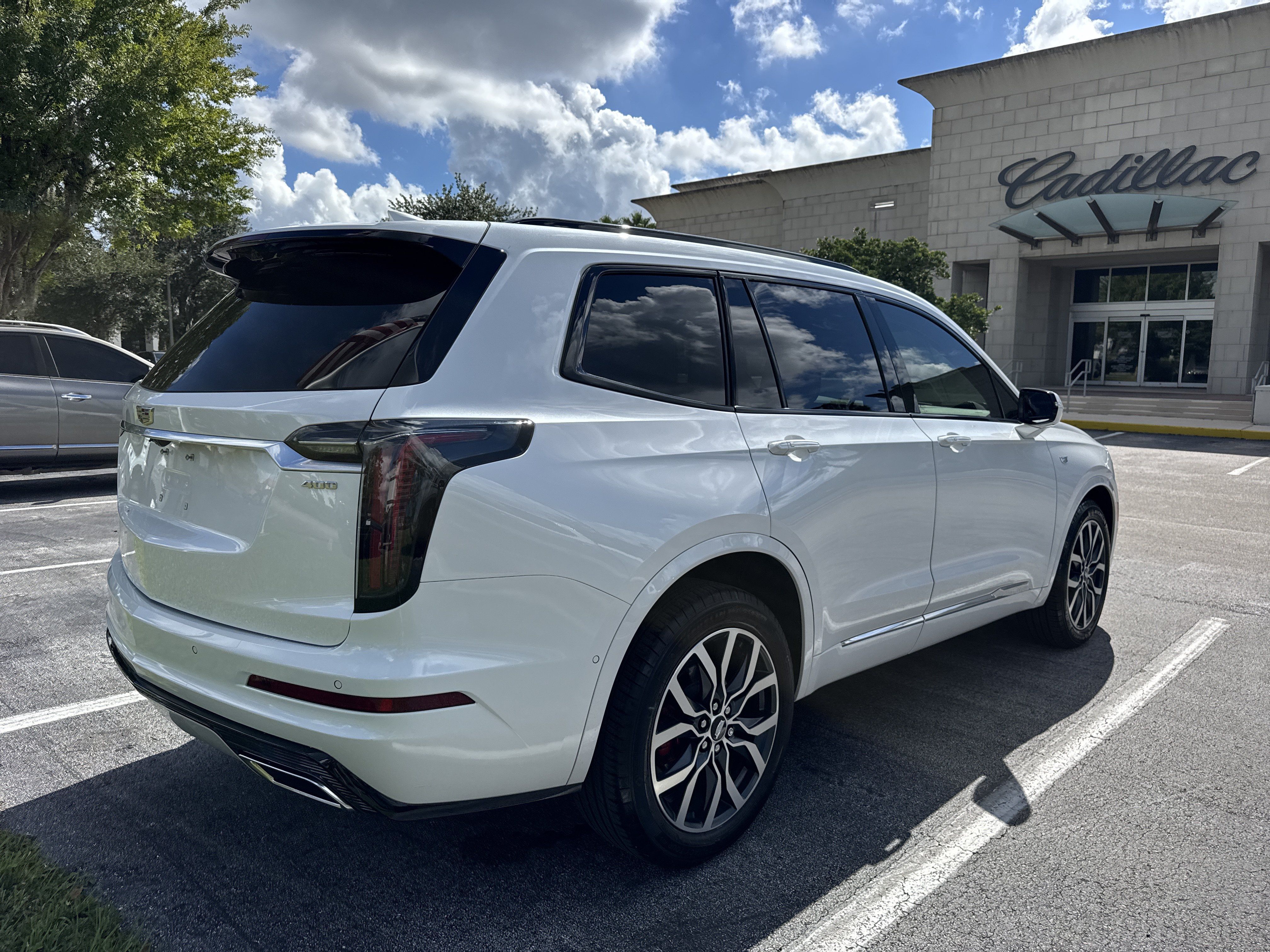 Used 2024 Cadillac XT6 Sport w/ Technology Package AWD/4WD image 3