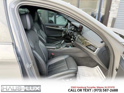 Used 2022 BMW M550i xDrive w/ Executive Package image 16