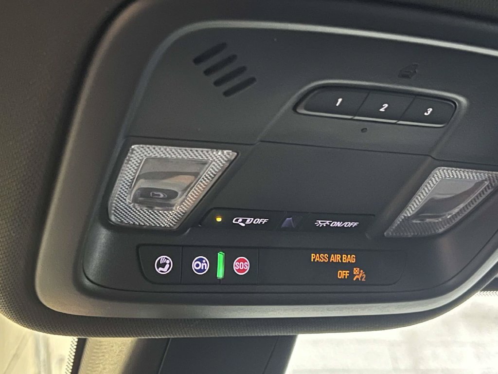 Used 2023 Chevrolet Traverse LT FWD image 25