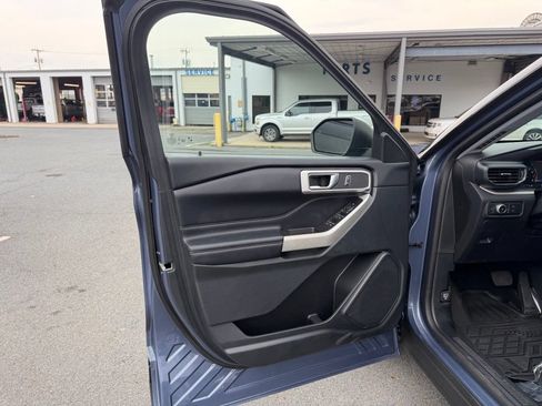 Used 2021 Ford Explorer XLT w/ Equipment Group 202A RWD image 13