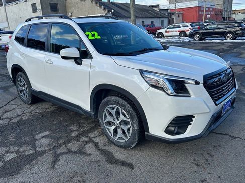 Used 2022 Subaru Forester Premium image 3