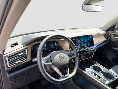 Used 2024 Volkswagen Atlas SE image 27