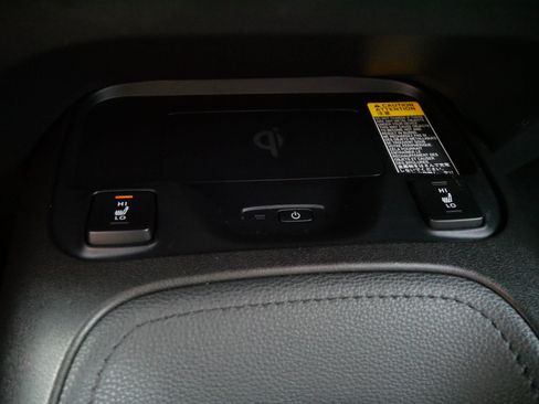 Used 2020 Toyota Corolla XSE FWD image 29