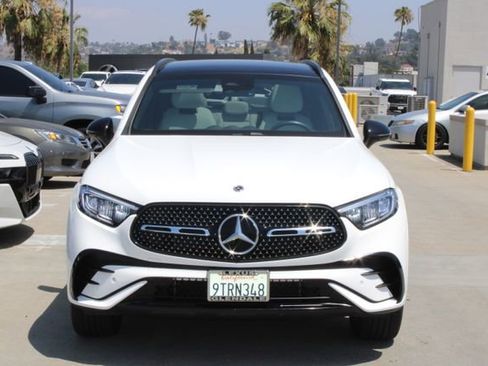 Used 2025 Mercedes-Benz GLC 300 image 2