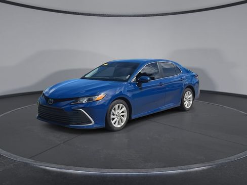 Used 2023 Toyota Camry LE FWD image 4