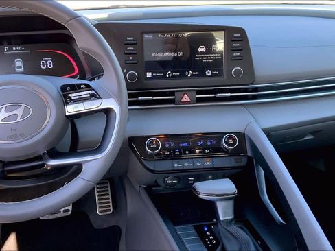 Used 2025 Hyundai Elantra Sport image 7