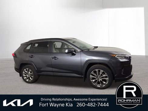 Used 2019 Toyota RAV4 XLE Premium w/ All Weather Liner Package image 5