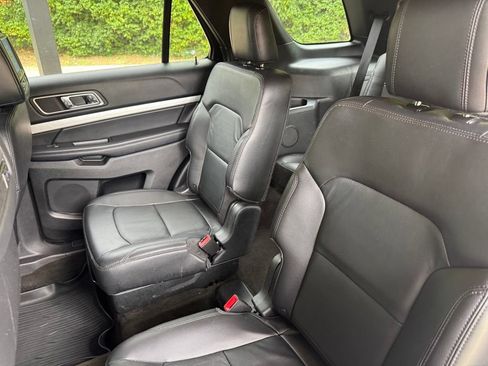 Used 2017 Ford Explorer XLT w/ Equipment Group 202A AWD/4WD image 23