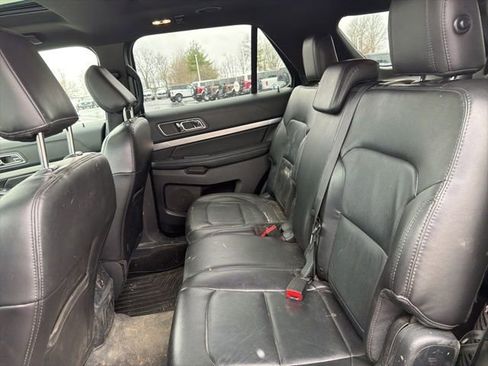 Used 2018 Ford Explorer XLT w/ Equipment Group 202A image 17