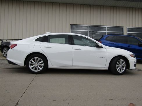 Used 2022 Chevrolet Malibu LT image 2
