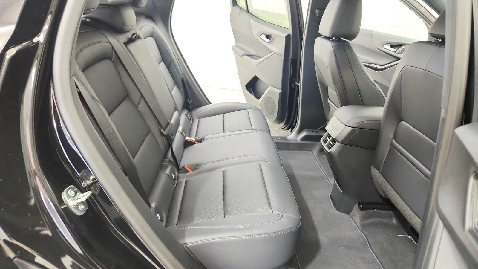 Used 2026 Chevrolet Equinox LT w/ Convenience Package II FWD image 37