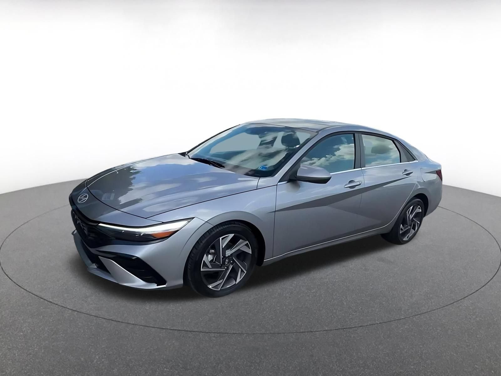 Used 2025 Hyundai Elantra SEL FWD image 7