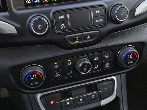 Used 2024 GMC Terrain SLT image 22