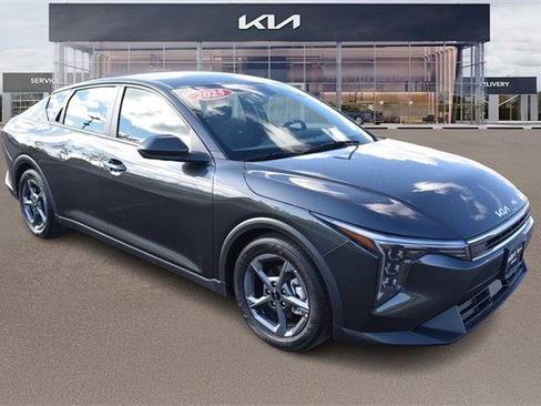 New 2025 Kia K4 LXS image 10