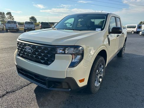 New 2025 Ford Maverick XLT w/ XLT Luxury Package image 4