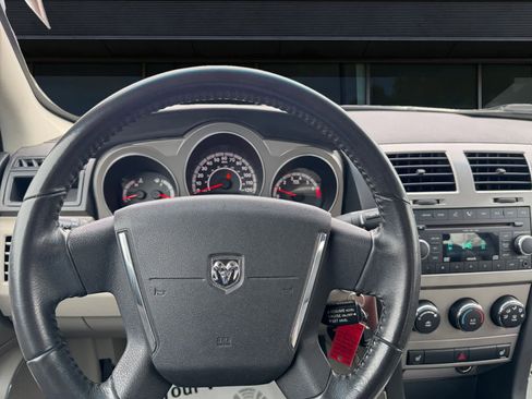 Used 2010 Dodge Avenger R/T image 3