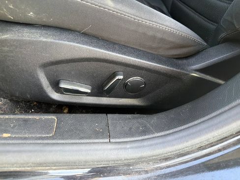 Used 2019 Ford Fusion SE FWD image 12