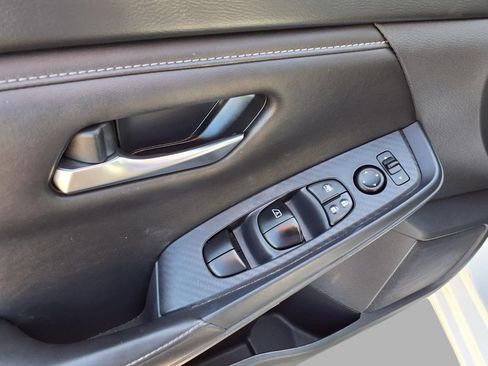 Used 2024 Nissan Sentra SV FWD image 21