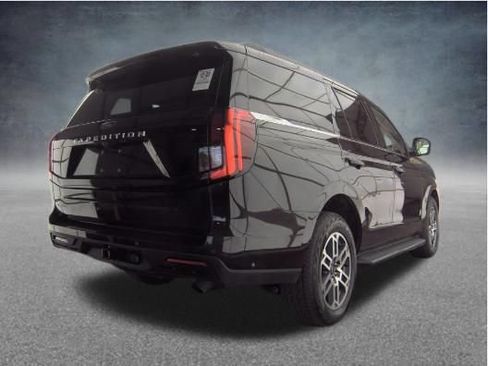 Used 2025 Ford Expedition Active AWD/4WD image 5