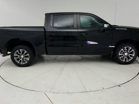 Used 2022 Chevrolet Silverado 1500 LT RWD image 9