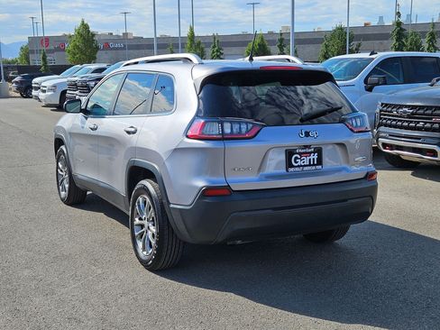 Used 2019 Jeep Cherokee Latitude Plus AWD/4WD image 5