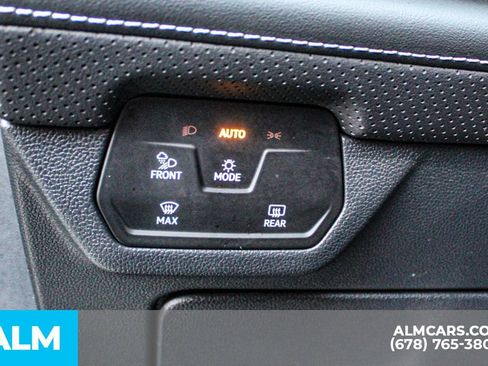 Used 2025 Volkswagen Atlas Cross Sport SE image 31