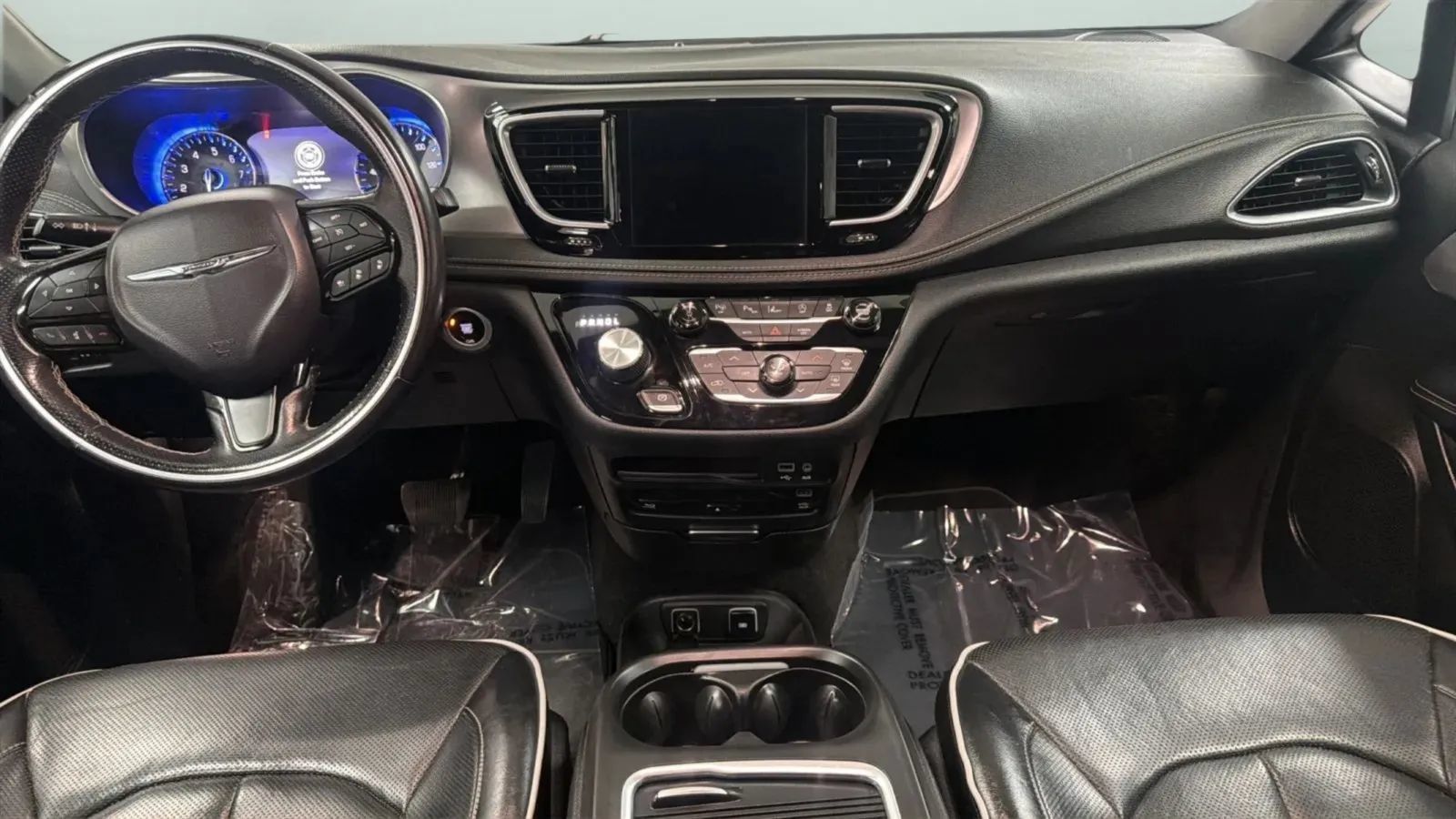 Used 2018 Chrysler Pacifica Limited w/ Advanced Safetytec Group FWD image 17