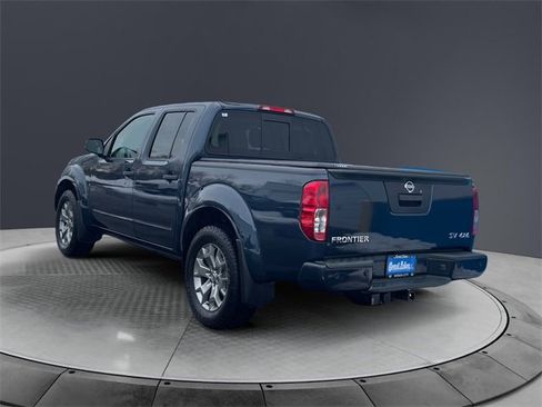 Used 2021 Nissan Frontier SV image 3
