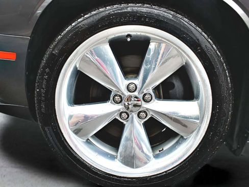 Used 2015 Dodge Challenger R/T Plus image 25